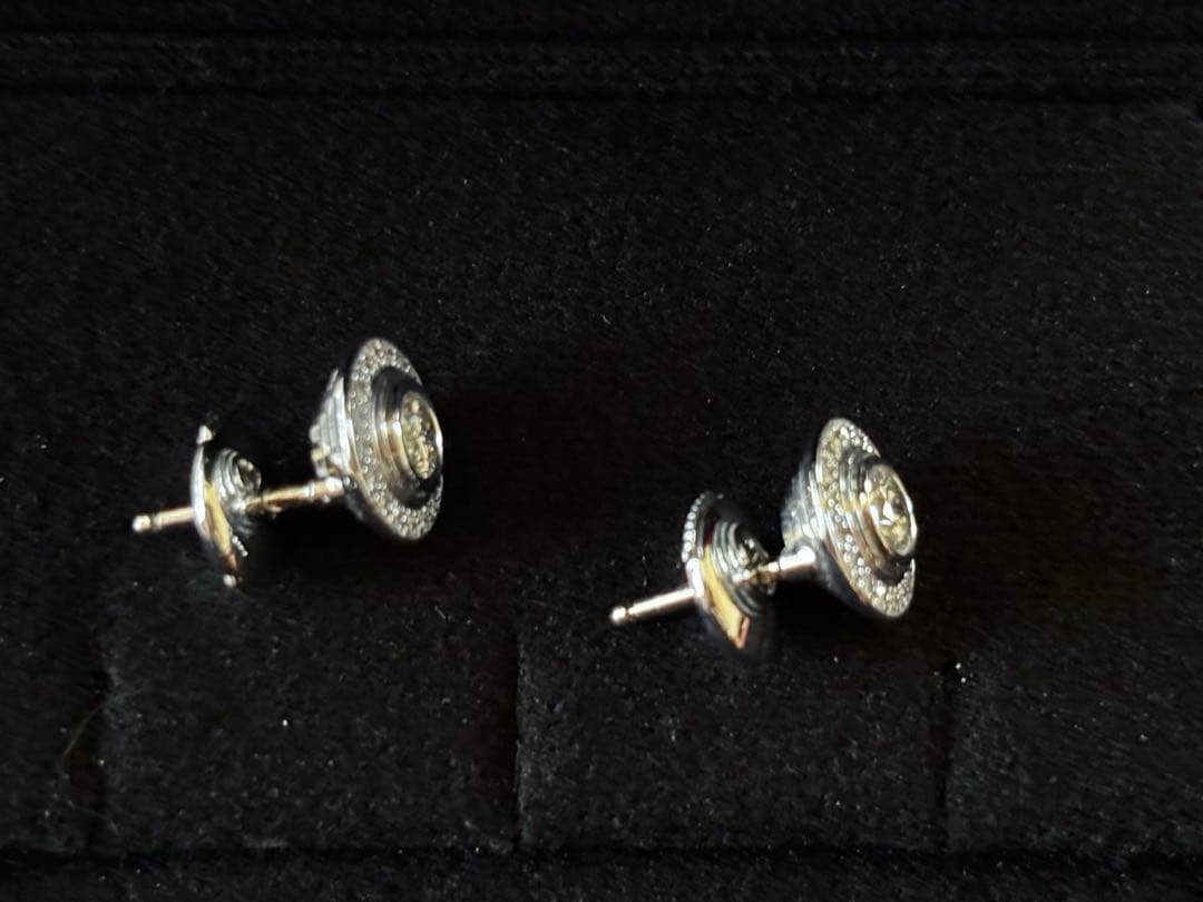 新品同様カルティエ ダムール ダイヤモンド ピアス ホワイトゴールド