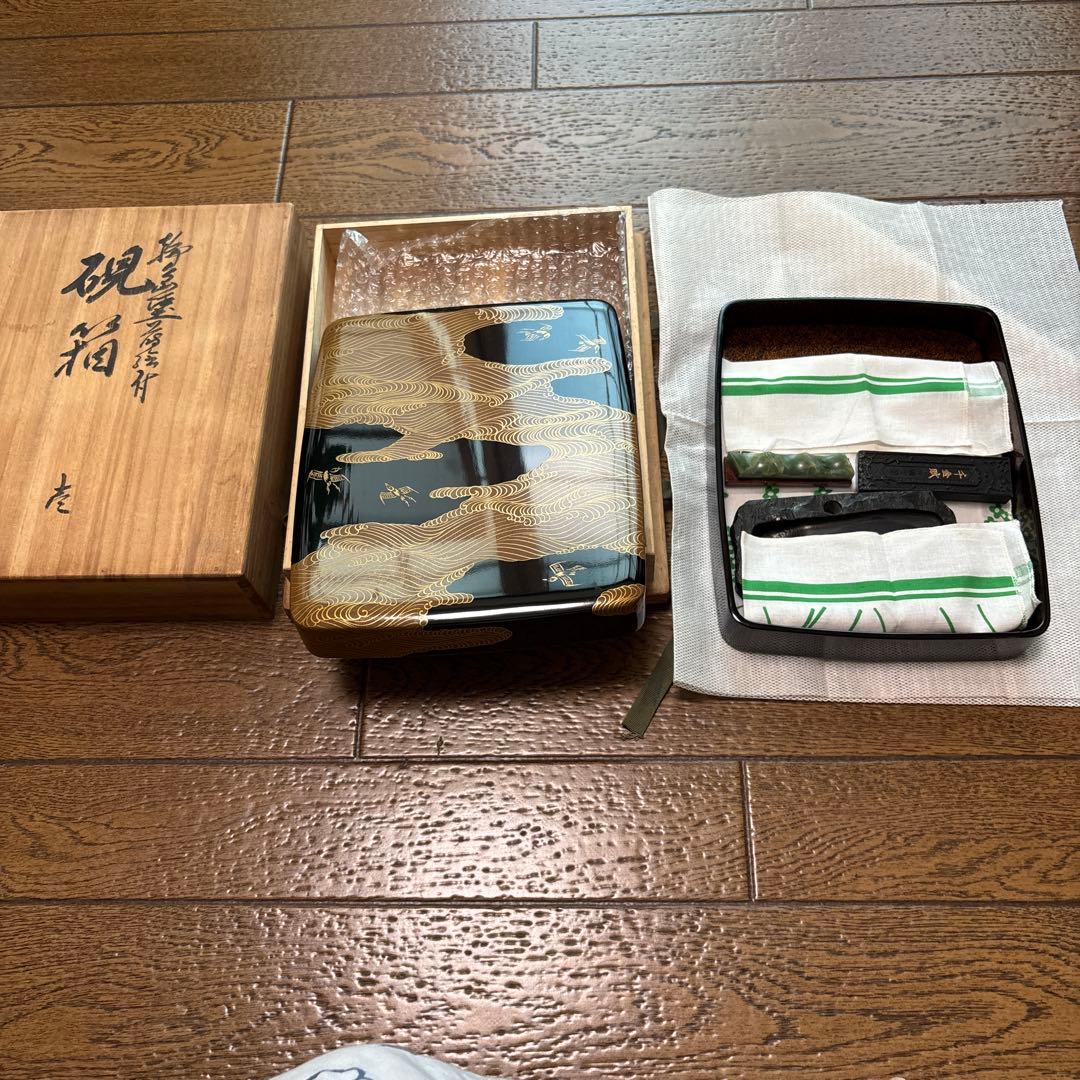 輪島塗りの蒔絵の硯箱(木箱入)