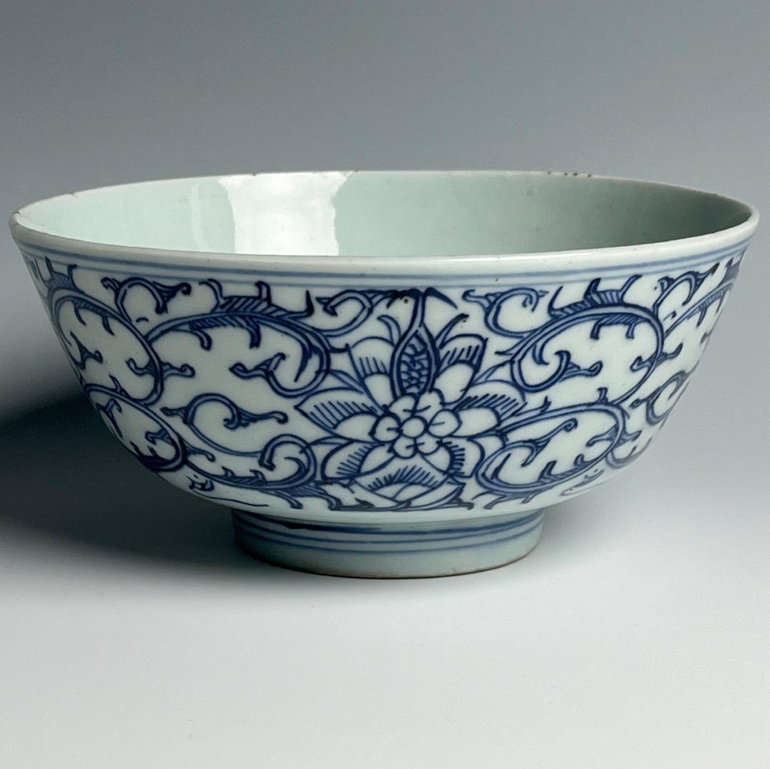 青花花唐草紋碗 中国古玩 徳化窯 新渡 中国美術 明末 菓子器 Rs164
