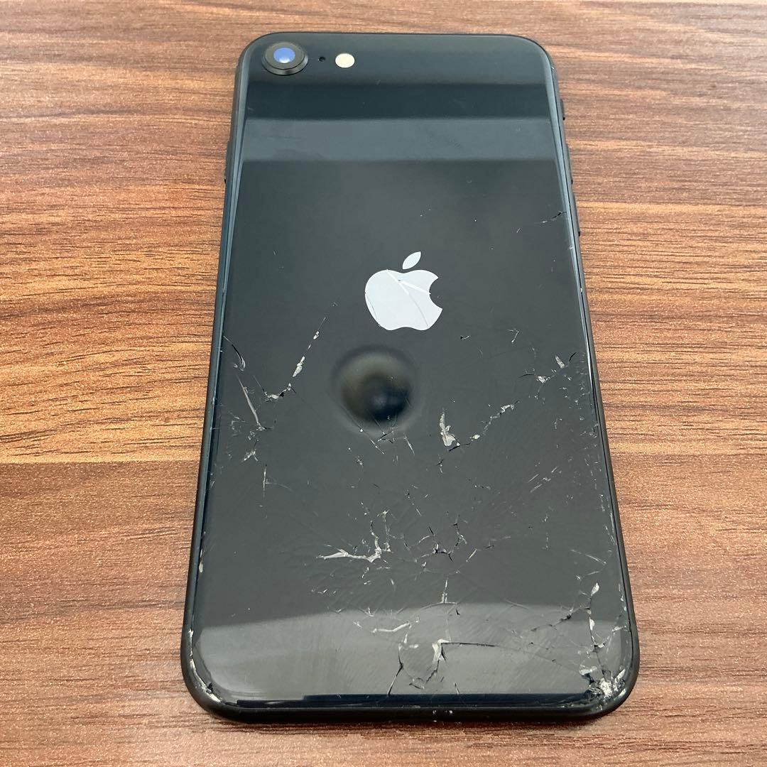 d*2様 Apple iPhoneSE3 128GB 本体のみ　背面ひび割れ　ブ