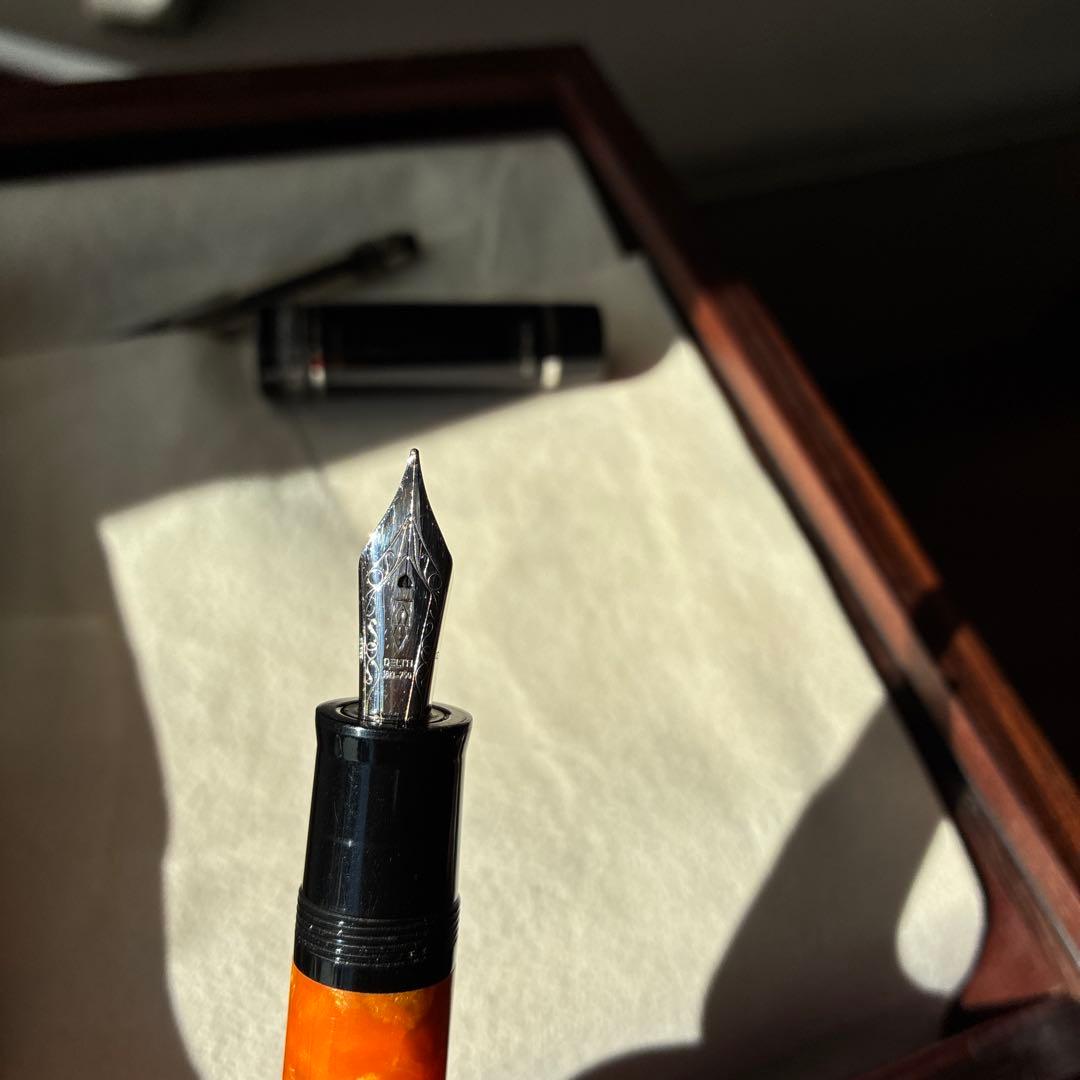 デルタドルチェビータミディアム　万年筆　18k M字