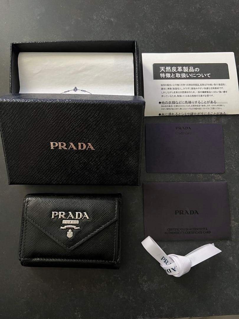 PRADA プラダ サフィアーノレザー 三つ折り財布　黒