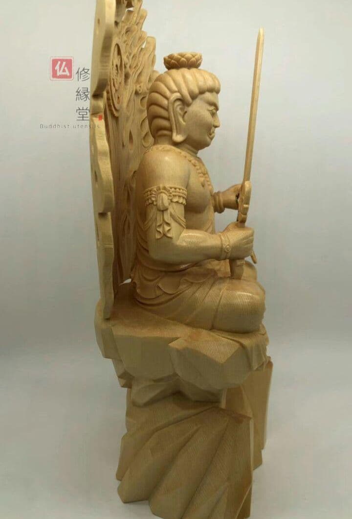 【修縁堂】最高級 木彫り 仏像 不動明王座像 一刀彫 天然木檜材 彫刻 仏教工芸