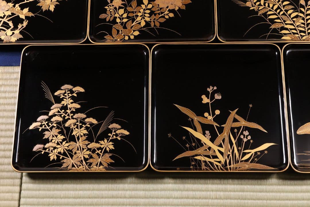 木製漆器 草花 絵変蒔絵 蝋色塗 吸物膳 十客 足付 四方膳 梨地【CM282】