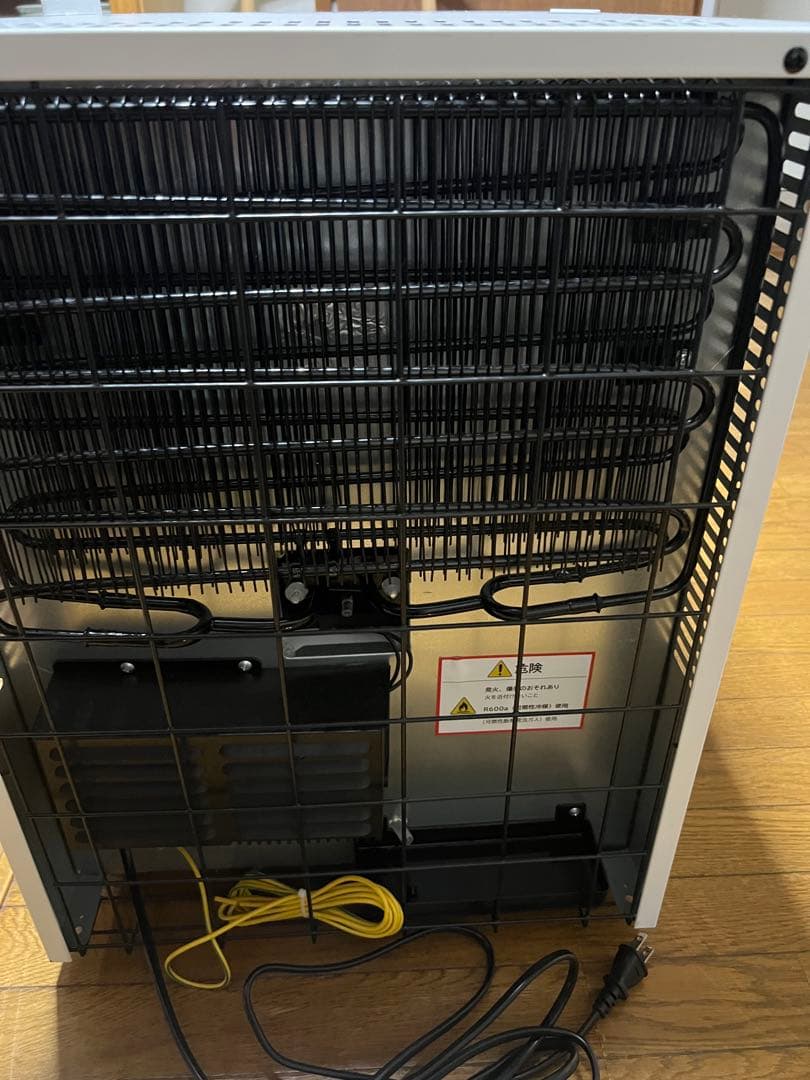 美品、木目調冷蔵庫 2段棚付き　一人用