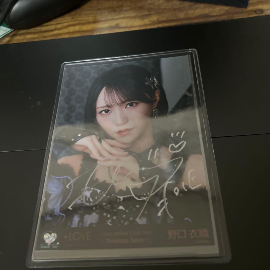 ＝LOVE 野口衣織 黒衣装 直筆 ヨリ
