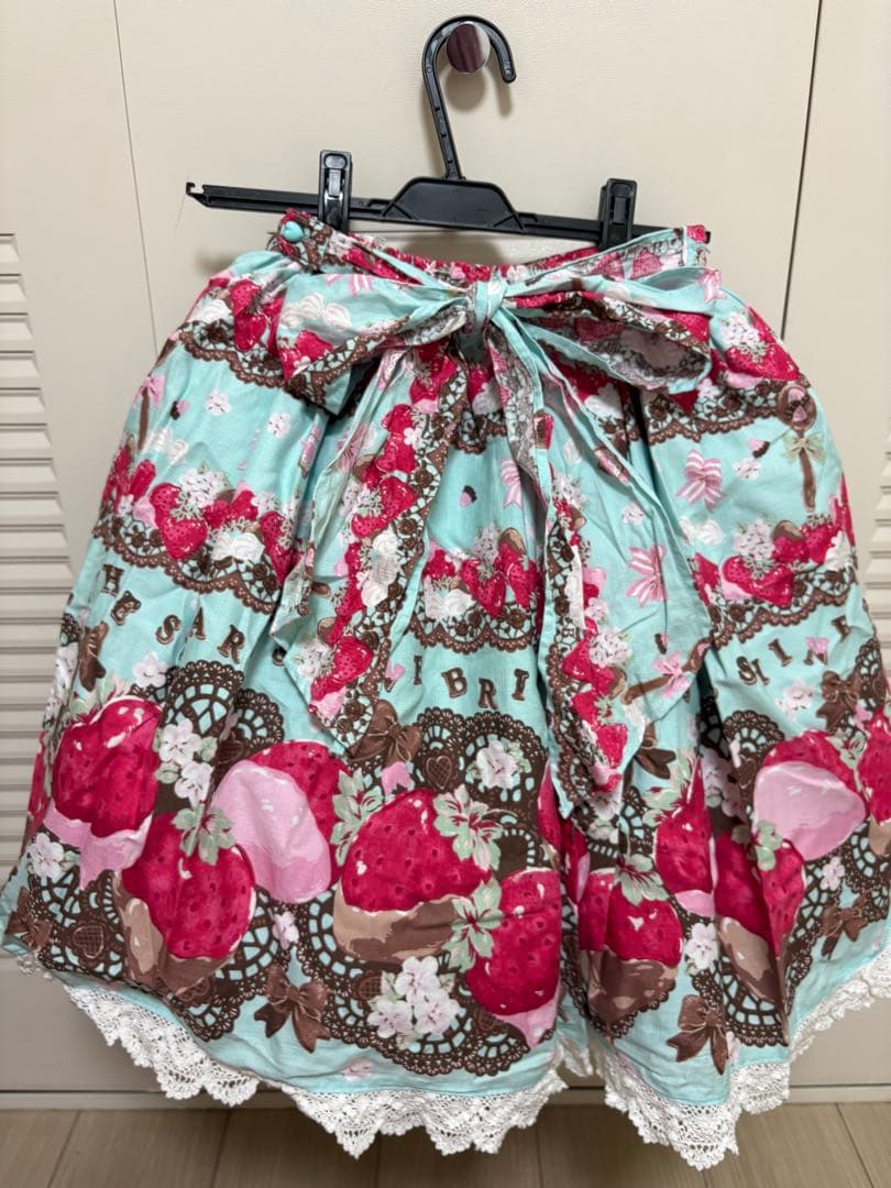 BABY, THE STARS SHINE BRIGHT ストロベリー柄スカート