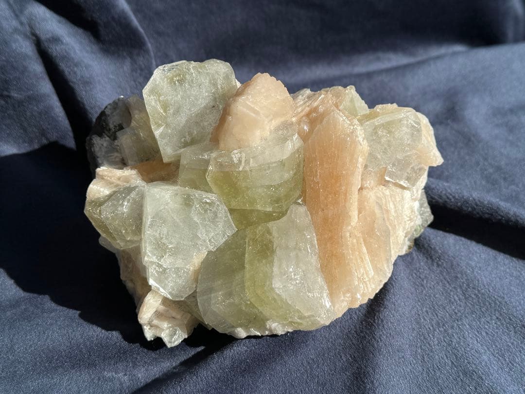 グリーンアポフィライト&ピンクスティルバイト　スーパー特大原石　インド産