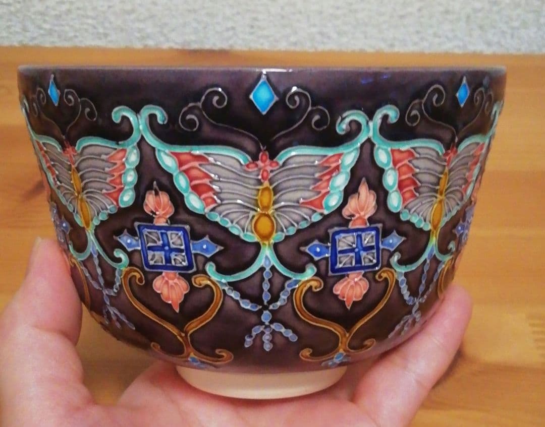 谷口青嵐(登志雄)作　紫交趾　櫻珞文 　茶碗　共箱　共布　略歴付　茶道具