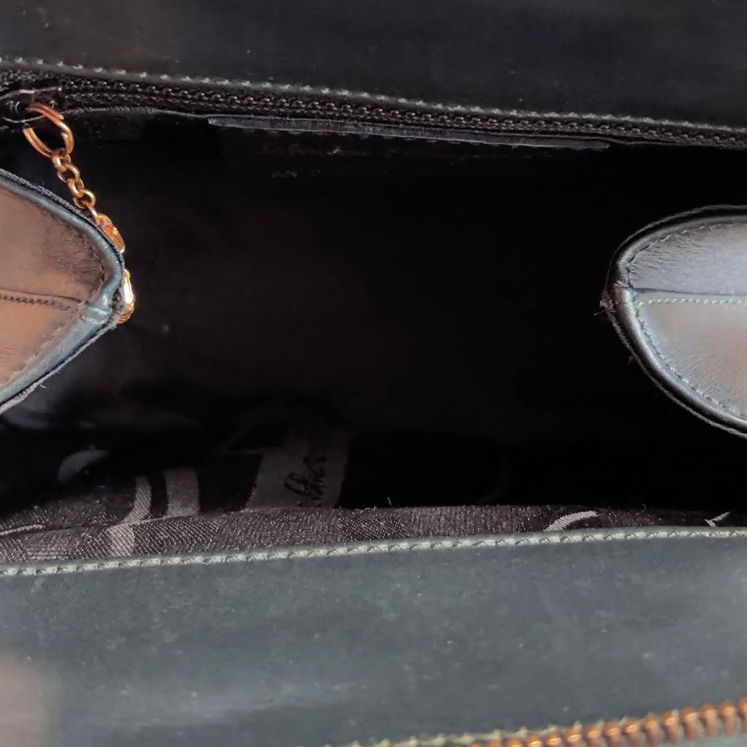 【希少】サルヴァトーレフェラガモ　ショルダーバッグ　ハイヒールモチーフ金具