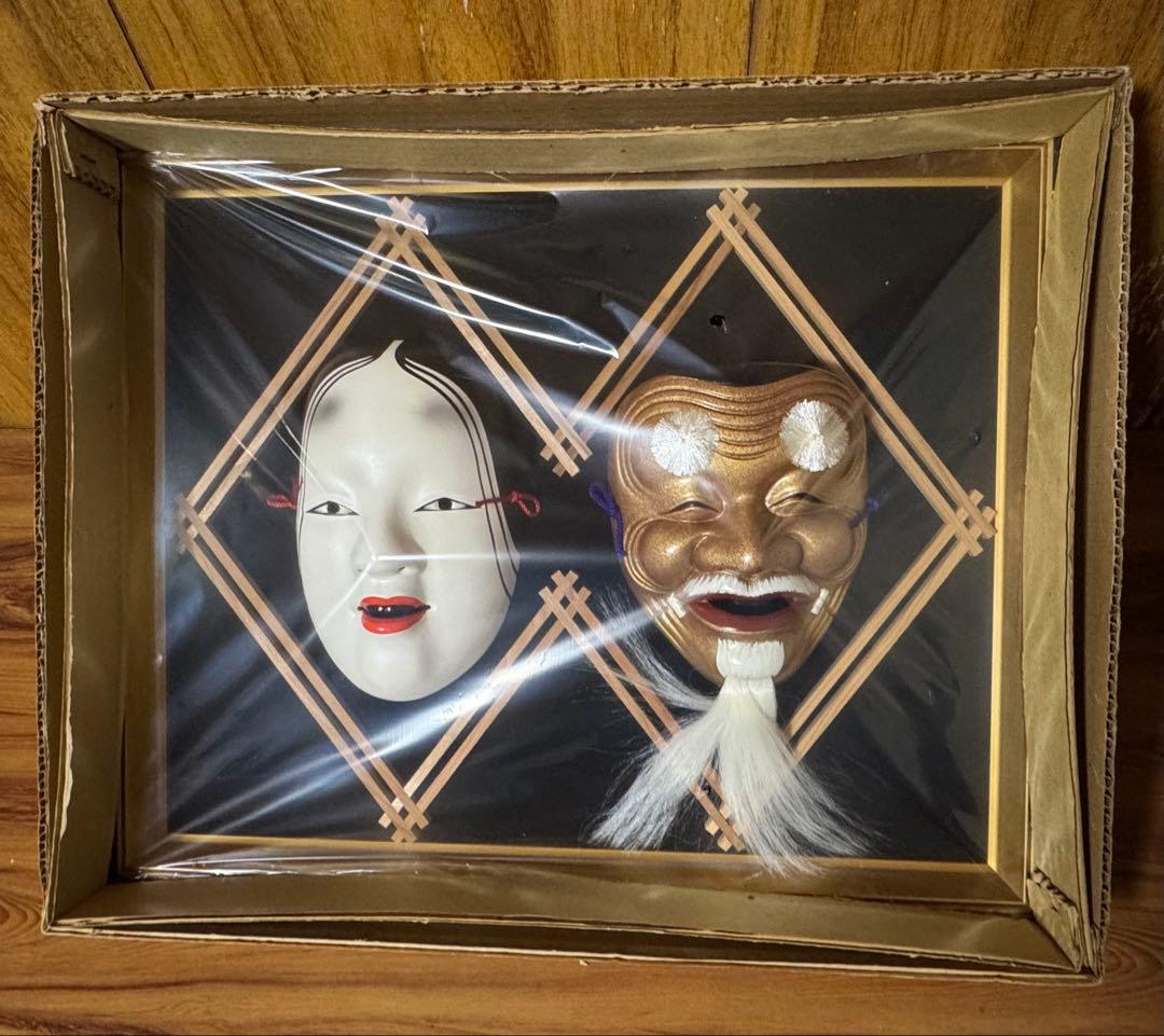 日本の伝統的なオカメと翁の仮面セット