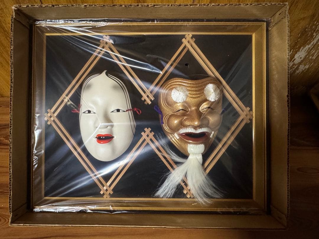 日本の伝統的なオカメと翁の仮面セット