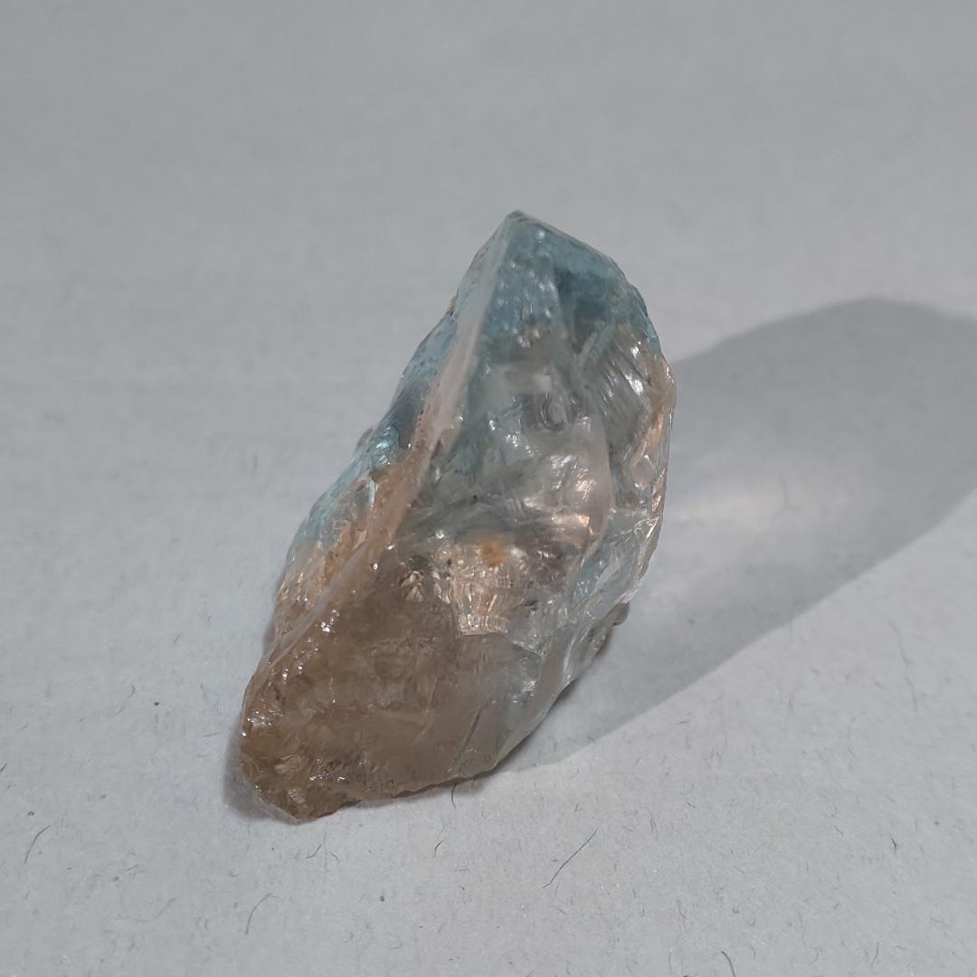 バイカラー・トパーズの原石(産)