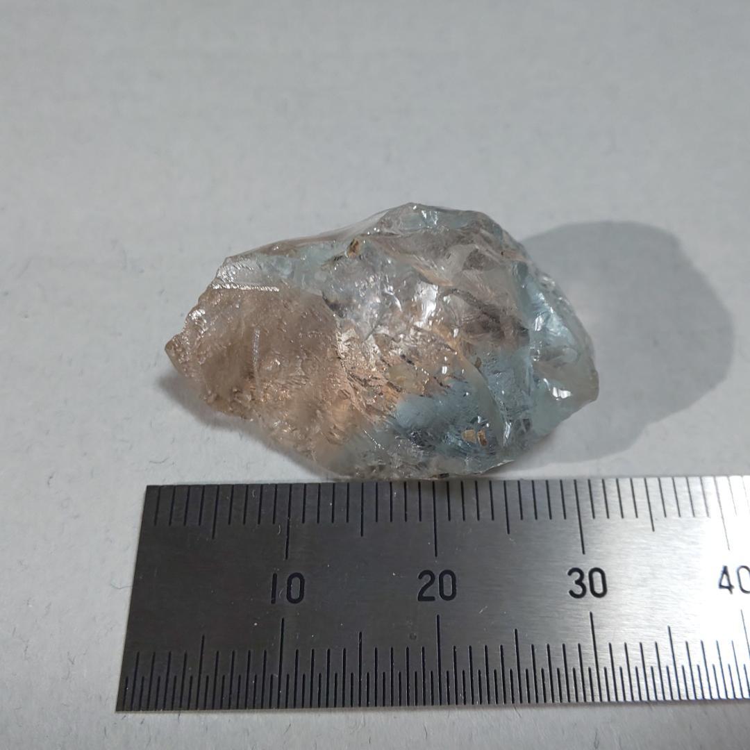 バイカラー・トパーズの原石(産)