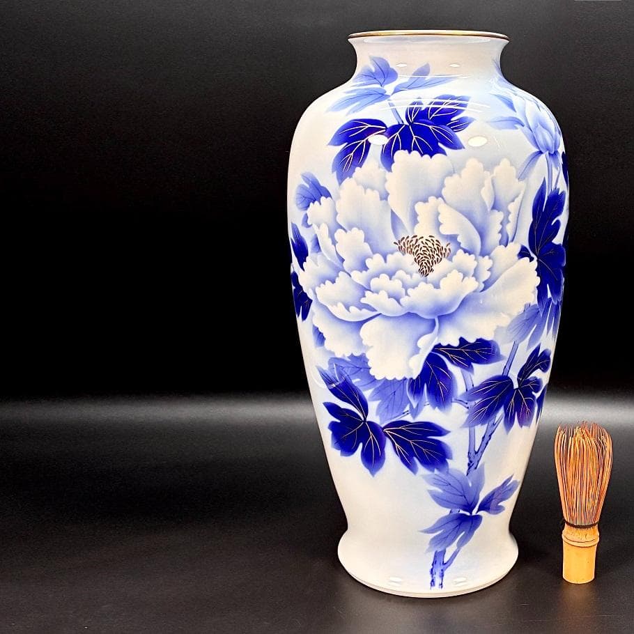 ■宮内庁御用達 深川製磁 大花瓶 38cm 瑠璃牡丹 染付金彩花紋