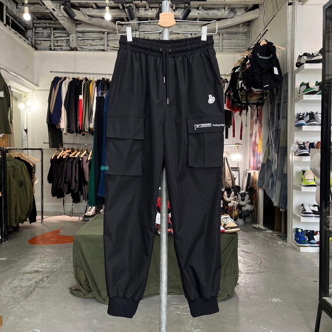 入手困難！ エフアールツー ストレッチカーゴパンツ ブラック