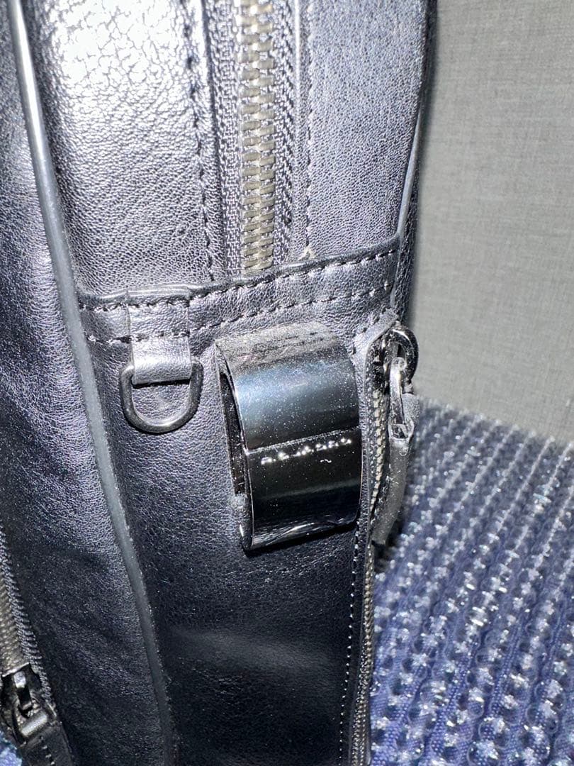 イタリアPIQUADRO(ピクアドロ)レザービジネスバッグ