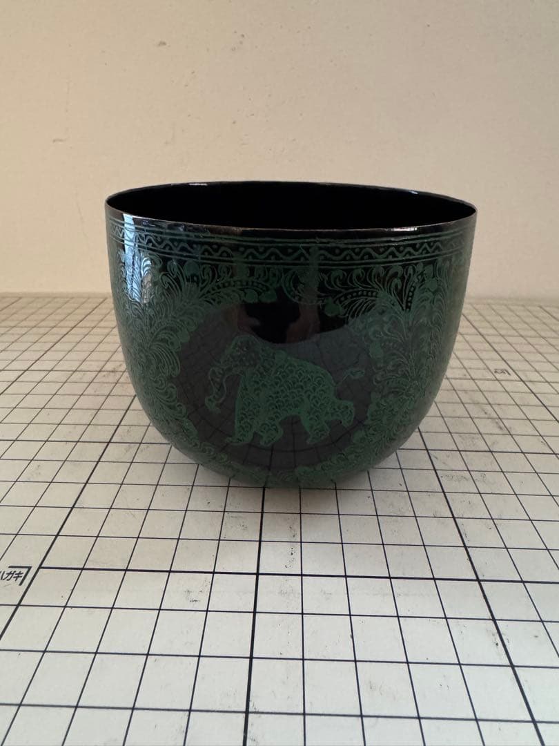 ミャンマーの伝統工芸品、キンマ（蒟醤）の漆器(青緑色)
