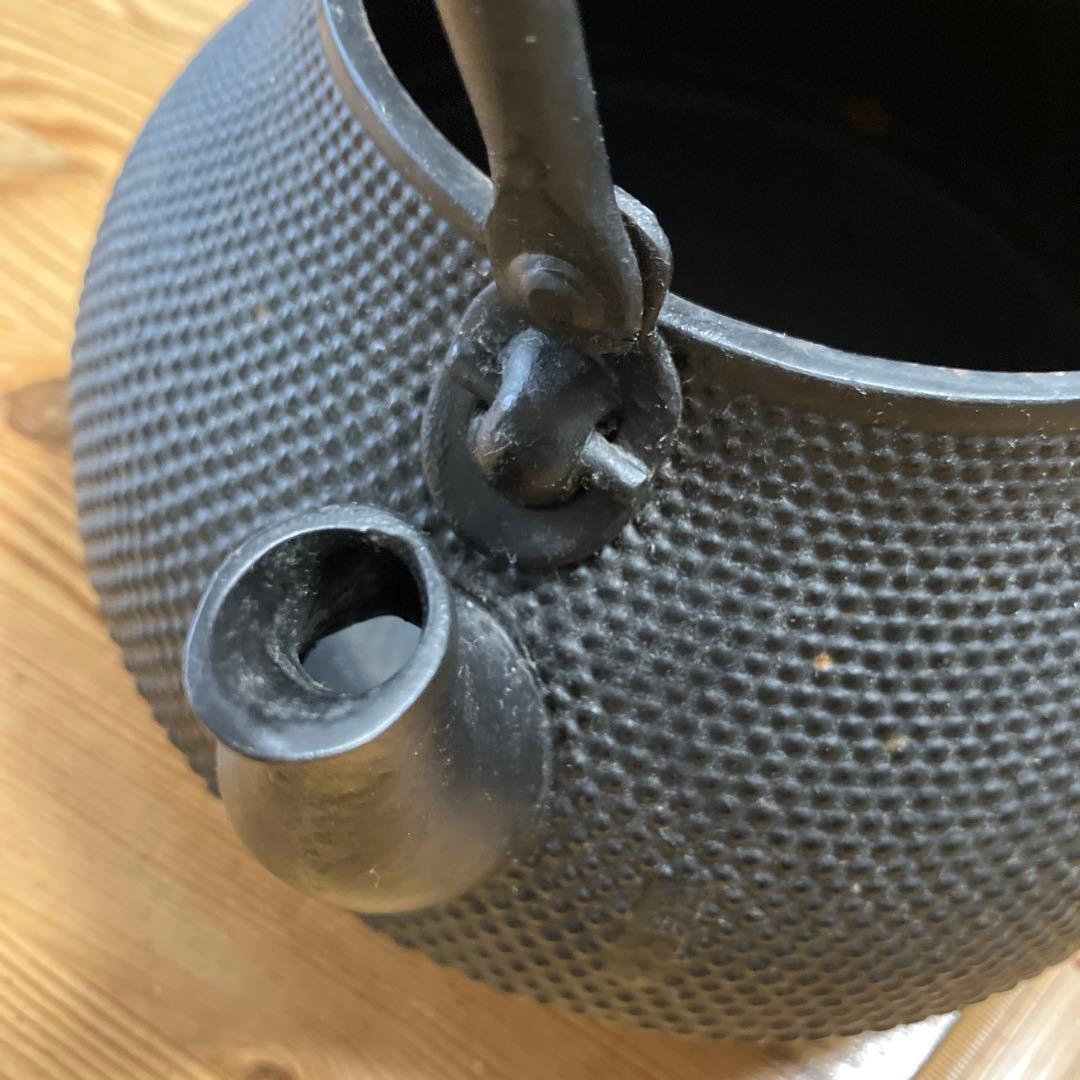 黒　南部鉄瓶 　あられ　松ぼっくり　童仙人作