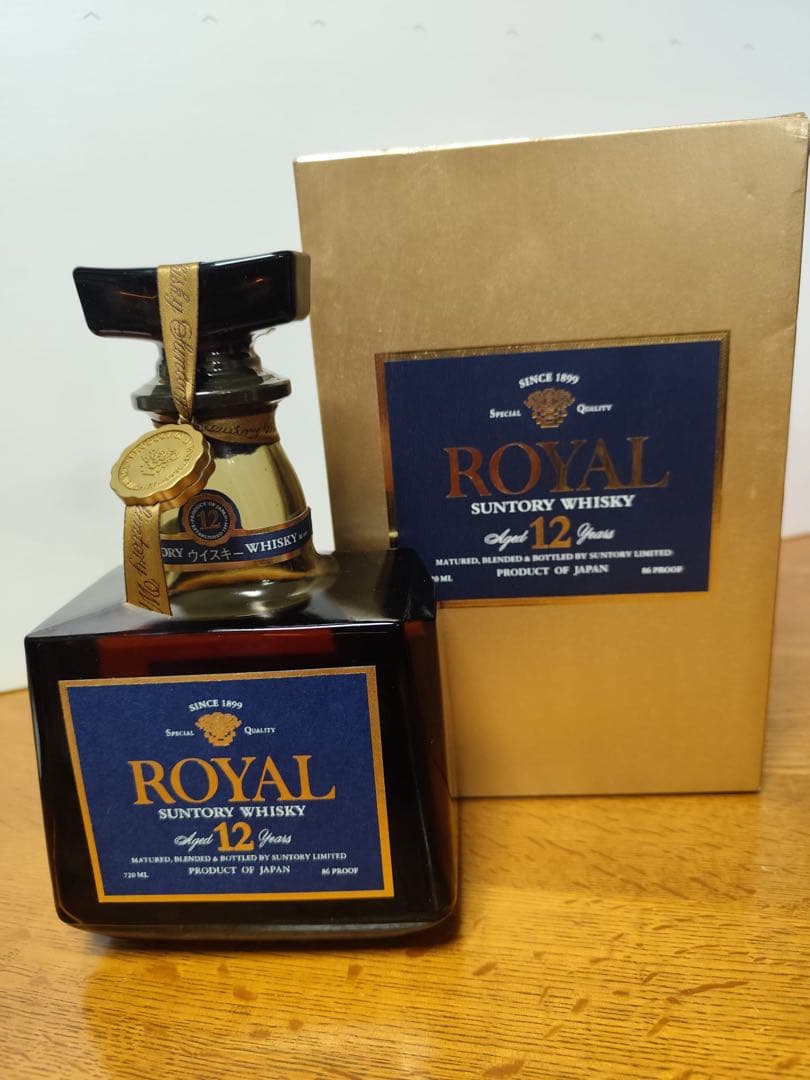 サントリーウイスキー　ローヤル　プレミアム　１２年　新品　未開栓　青ラベル