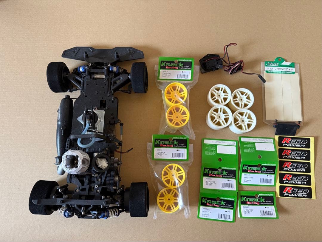 京商V-one エンジンカーシャーシ、パーツ取り用シャーシセット