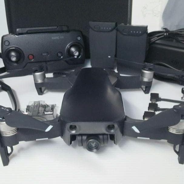 ドローン DJI MAVIC AIR (黒）ケース付きセット
