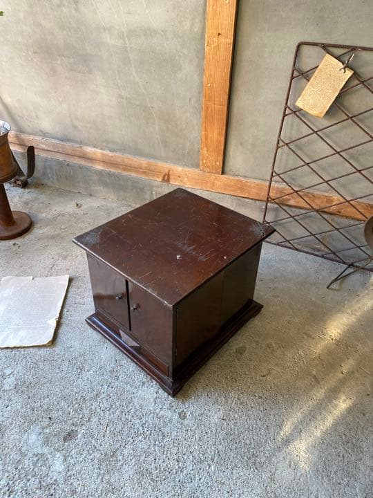 ビンテージ  小ぶりのキャビネット