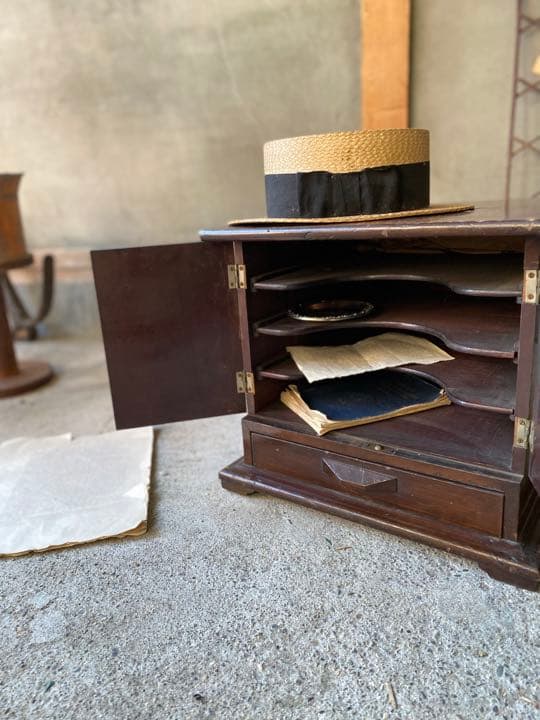 ビンテージ  小ぶりのキャビネット