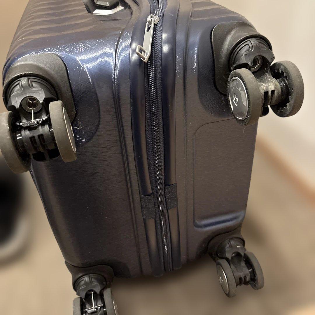 Samsonite ネイビー キャリーケース　ポリゴン　スピナー55