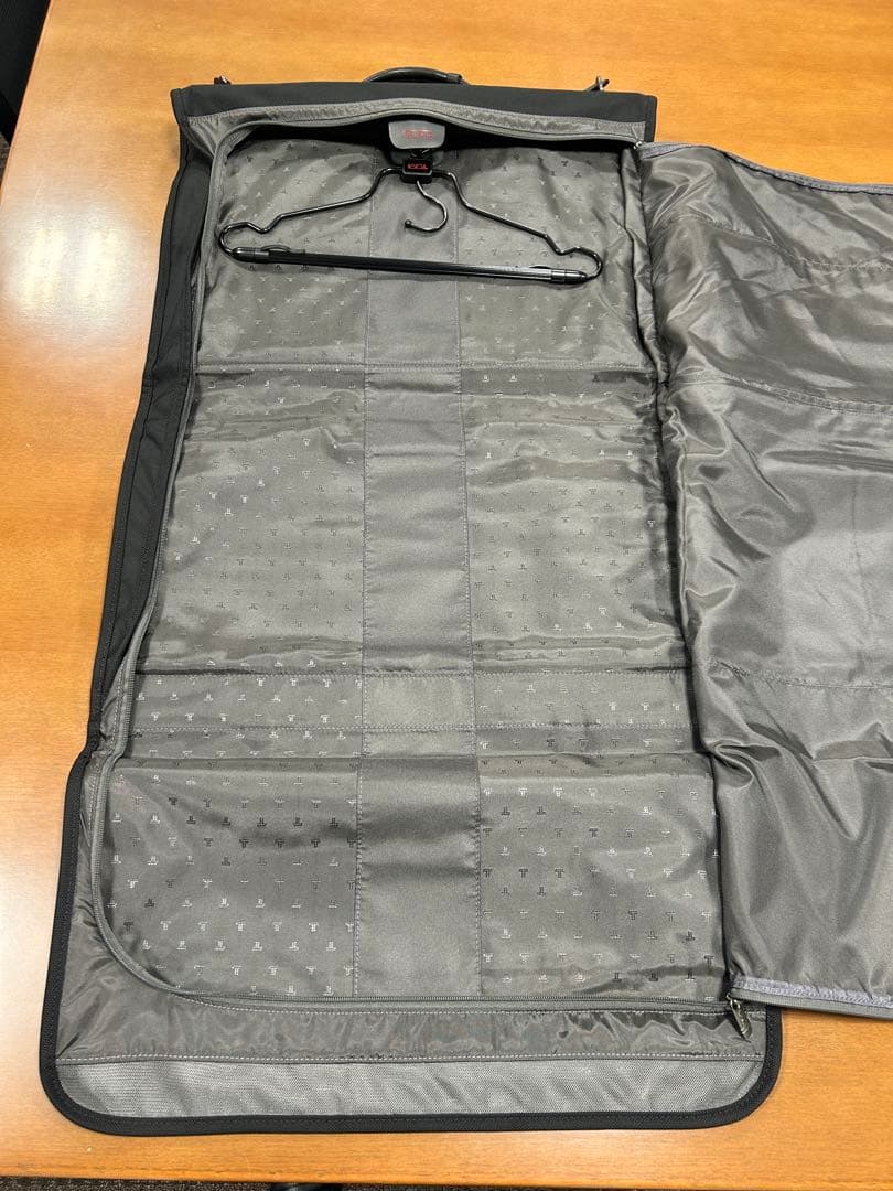 TUMI トゥミ　ガーメントバッグ　22133D4 ブラック