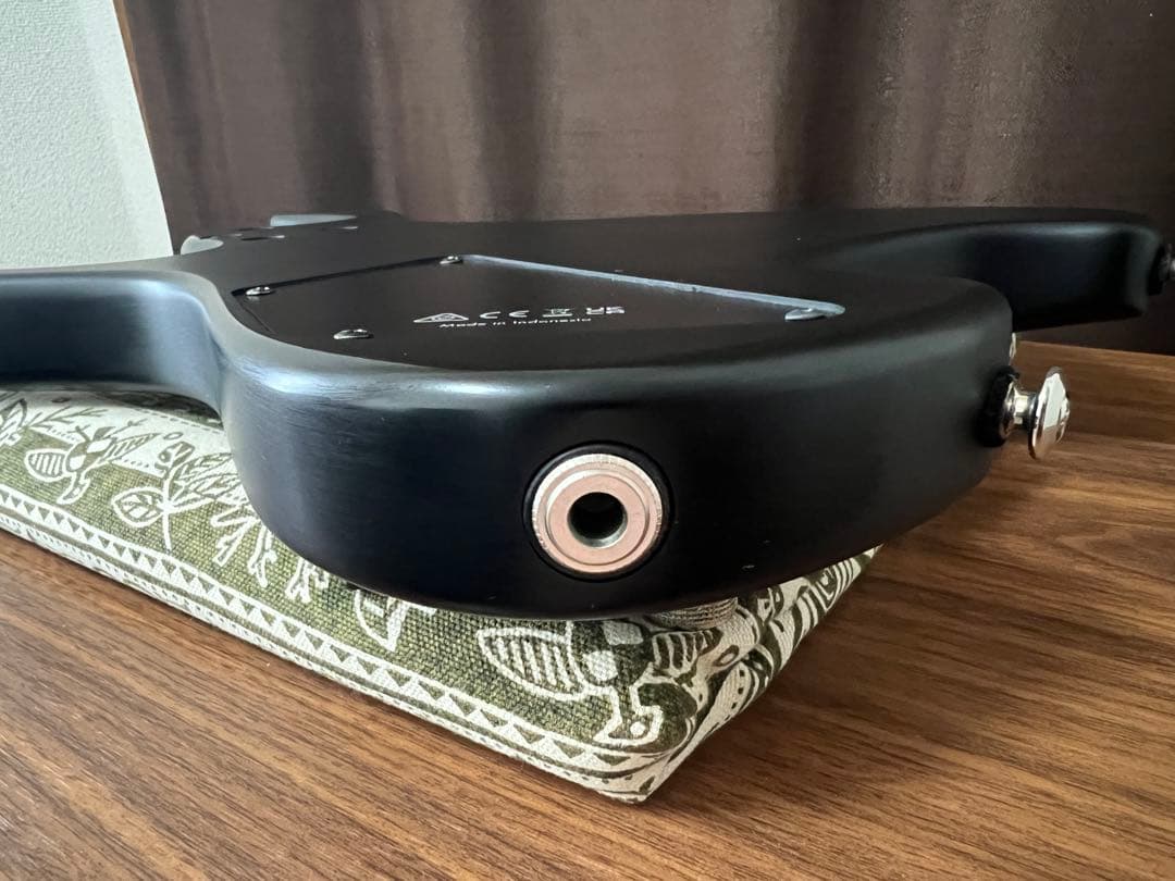 Ibanez QX52 BKF ヘッドレスギター