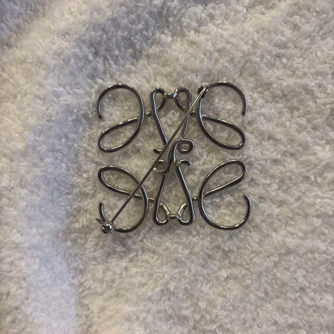 ロエベ ブローチ（色付き石付き） セット