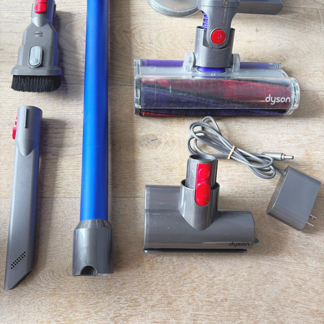 Dyson コードレス掃除機 本体と付属品