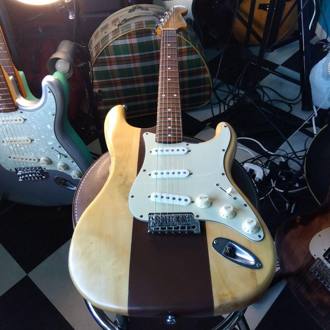 ストラトキャスター ナチュラル/ブラウン