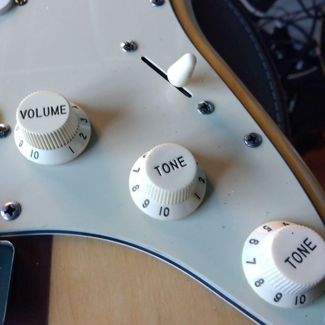 ストラトキャスター ナチュラル/ブラウン