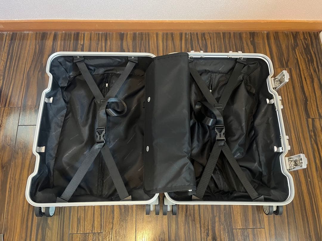 週末限定値下げ¥45000→¥40000ベンツキャリーケース32Ｌ