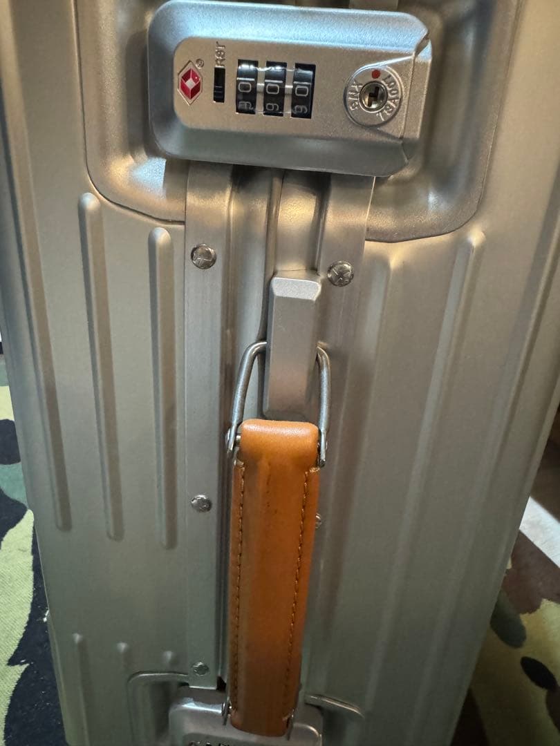 イノベーター アルミ　スーツケース　36Ｌ　innovator キャリーケース