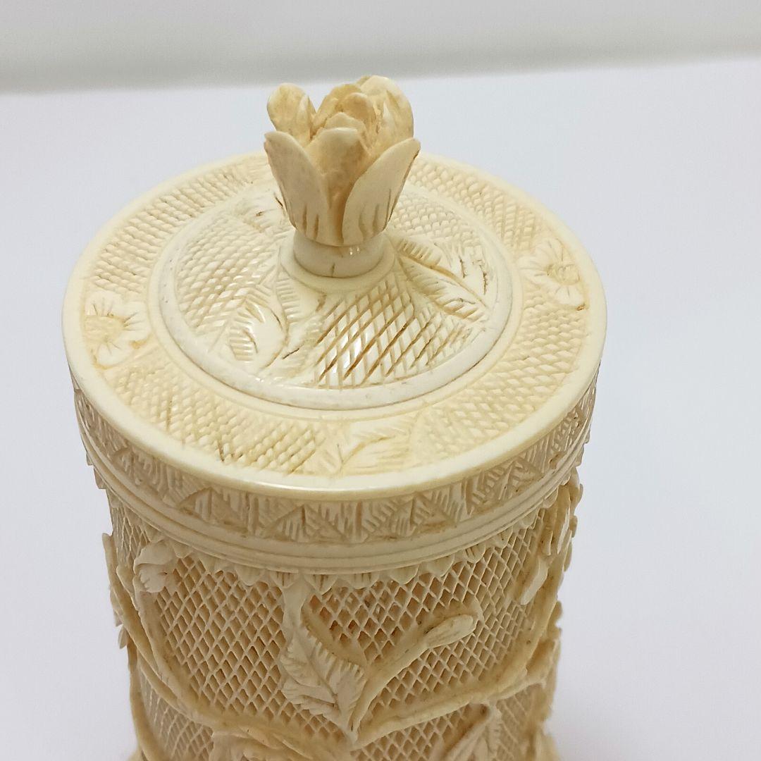 Y2556 高級彫刻 透かし彫り 花彫刻 蓋物 総重量89.7g