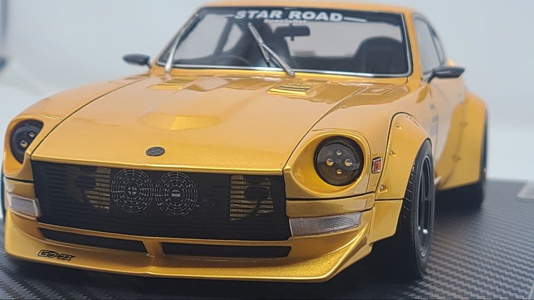 ミニカー 1/18 Nissan Fairlady Z (S30) STAR ROAD