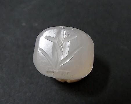 ★B1207★古代石 (262) 美品　西アジア　印章石　カルセドニー　花彫刻