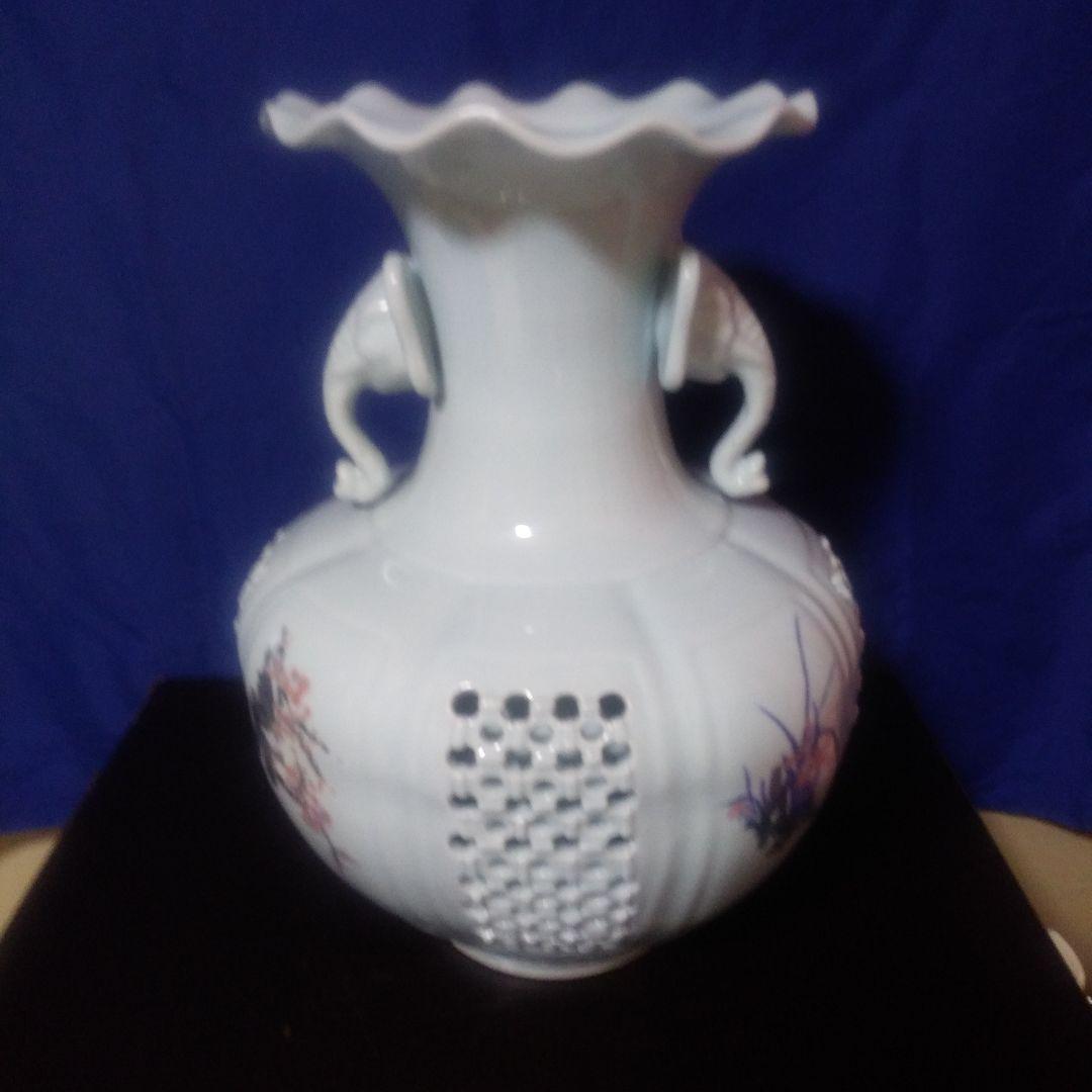 中国、透かし彫り像耳付き花瓶