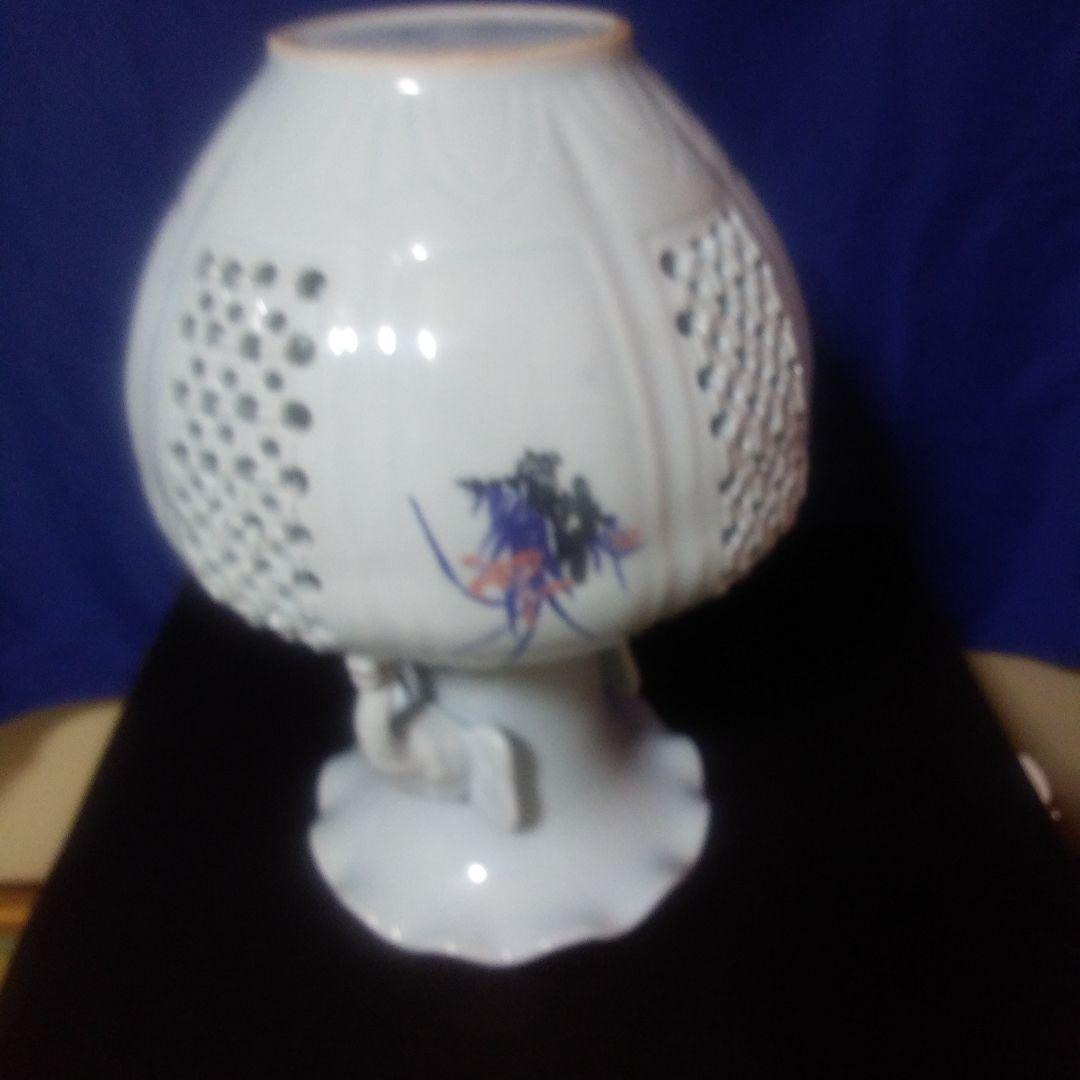 中国、透かし彫り像耳付き花瓶