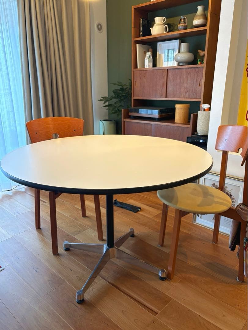 ハーマンミラー 円形 ダイニングテーブル 106.5×H70cm