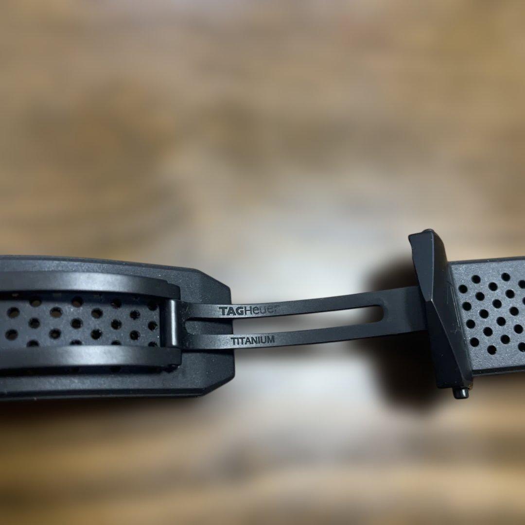 Tag Heuer connected E4ブラック ラバーベルト