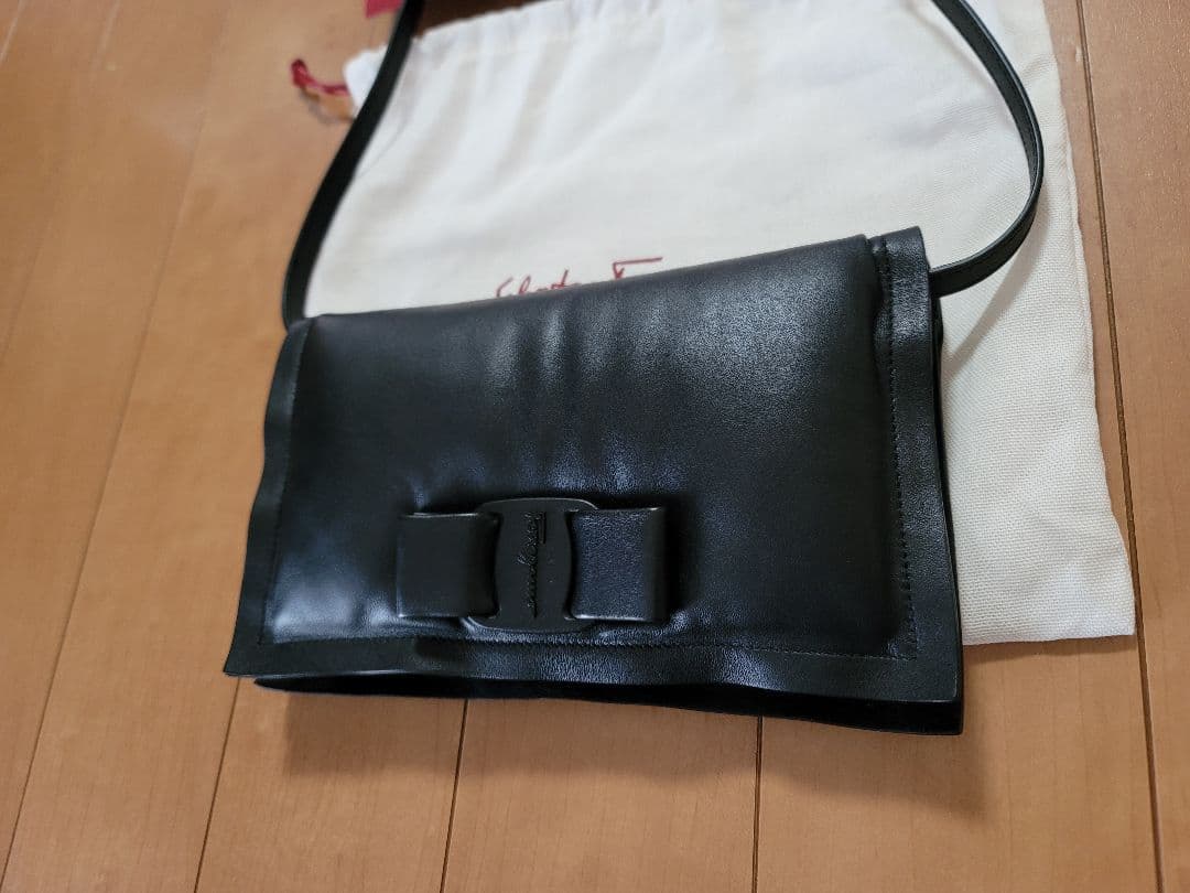 Salvatore Ferragamo ブラックレザーショルダーバッグ新品未使用