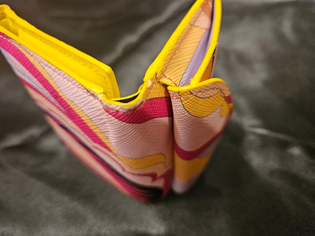 EMILIO PUCCI　エミリオプッチ　折財布　三つ折り　コンパクトウォレット