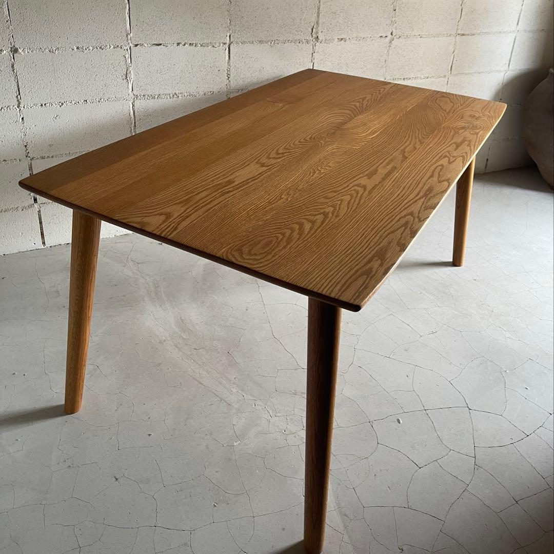 美品　天然木オーク無垢材　ダイニングテーブル　テーパー丸脚　斜め脚　北欧スタイル