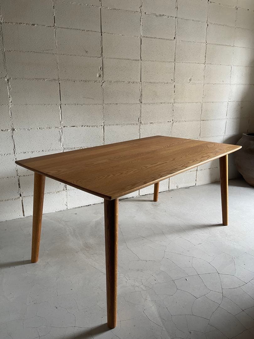 美品　天然木オーク無垢材　ダイニングテーブル　テーパー丸脚　斜め脚　北欧スタイル