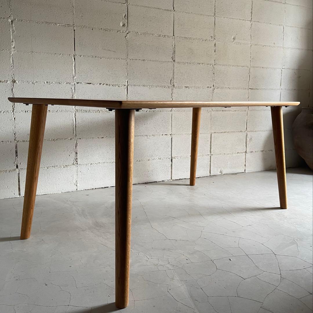 美品　天然木オーク無垢材　ダイニングテーブル　テーパー丸脚　斜め脚　北欧スタイル