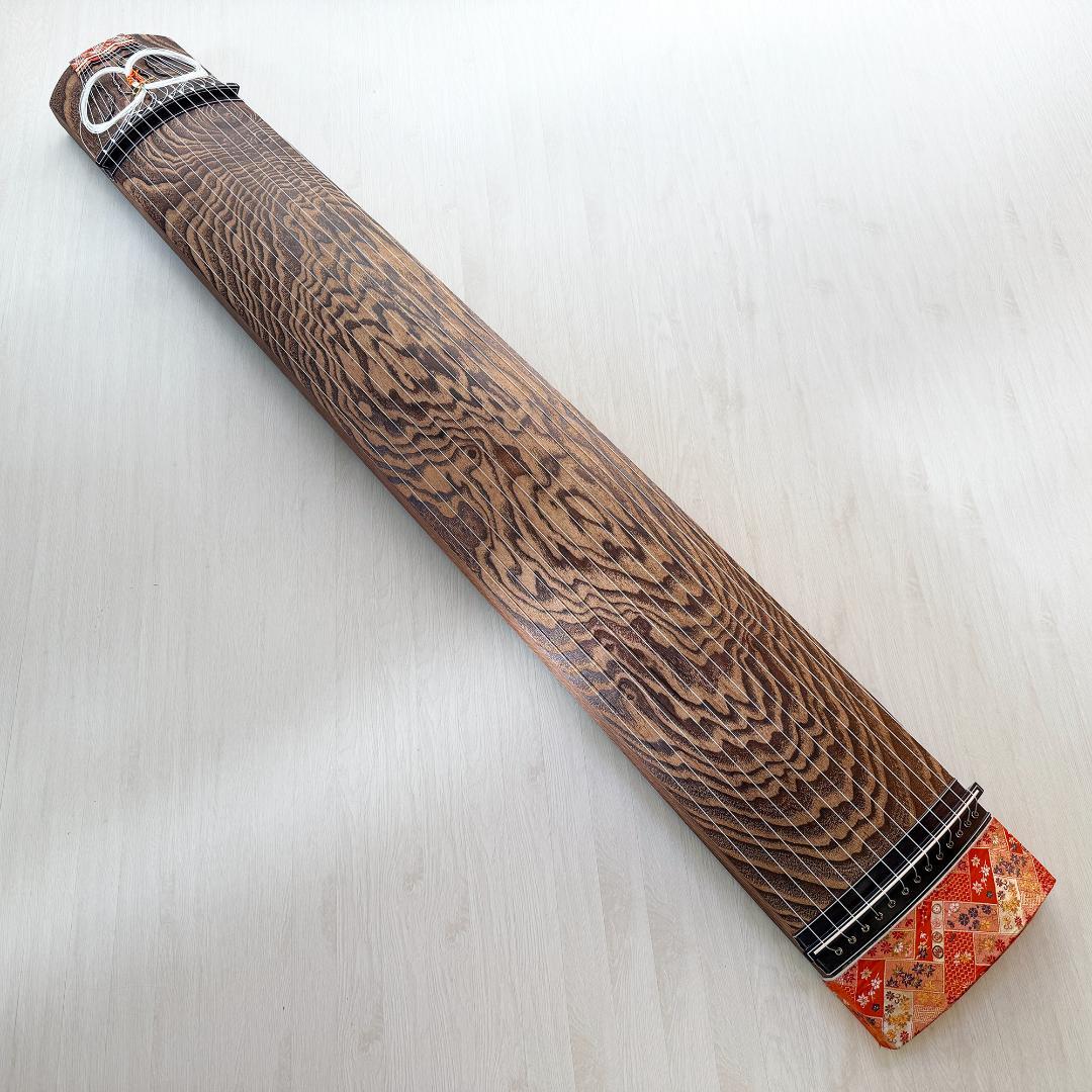 最高級 琴 13弦 綾杉彫り 山有 山田流 舟一刀 玉緑包み柏葉 くり甲 蒔絵